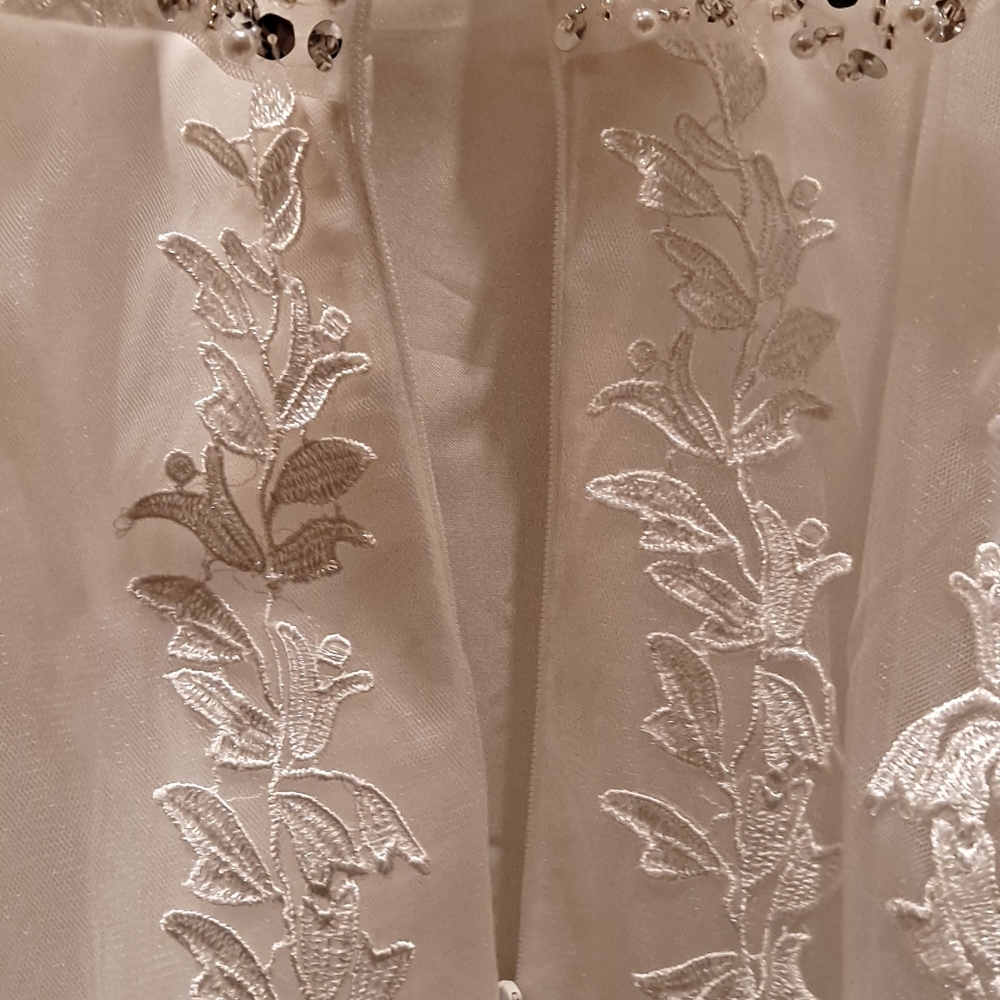 Wedding dress - Picture 7 of 8